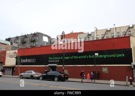 New York, Stati Uniti d'America. Xix Mar, 2016. Il palazzo dove il 'Lowline Lab' si trova a New York, USA, 19 marzo 2016. In 'Lowline Lab' essi sono le prove che le piante possono crescere in un parcheggio sotterraneo. Foto: CHRISTINA HORSTEN/dpa/Alamy Live News Foto Stock