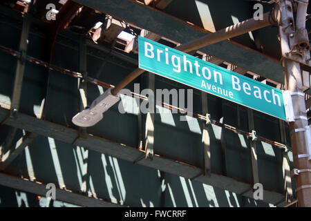 FILE - un file immagine datata 25 luglio 2015 mostra impressioni della Spiaggia di Brighton Avenue in New York, Stati Uniti d'America. Foto: Christina Horsten/dpa Foto Stock