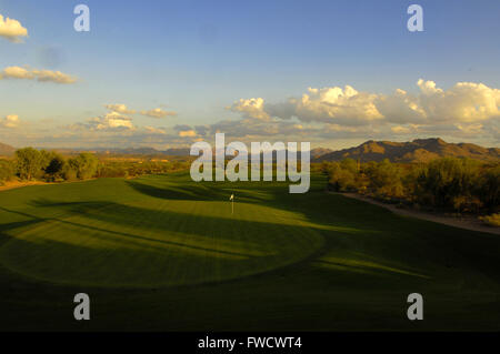 Fort Mcdowell, Arizona, Stati Uniti. 2 Apr 2012. Tempe, Ariz.; Ott 21, 2006 Ã foro n. 13 sul corso del Saguaro a We-Ko-Pa Golf Club a Fort McDowell, Ariz. ZUMA PRESS/Scott A. Miller © Scott A. Miller/ZUMA filo/Alamy Live News Foto Stock