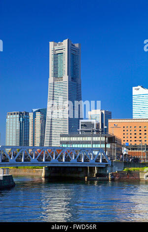 La Yokohama Landmark Tower grattacieli acqua anteriore del Porto Yokohama Giappone Foto Stock