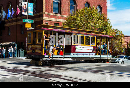 SAN FRANCISCO - Ott 06: passeggeri godetevi un giro in funivia il Ott 06, 2012 San Francisco Stati Uniti d'America Foto Stock