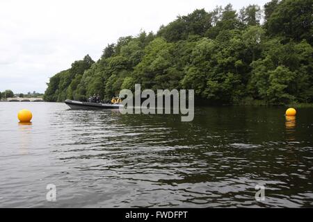 Enniskillen (/ˌɛnᵻsˈkɪlən/, dal gaelico irlandese Inis Ceithleann, il significato di "Ceithlenn isola dell' [ˈɪnʲɪʃ ˈcɛlʲən̪ˠ]) è una città civile e par Foto Stock