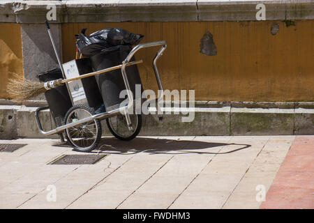 Spazzatrice carrello al sole Foto Stock