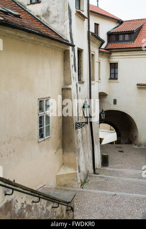 Vecchio Castello di gradini che portano dalla città minore per il Castello di Praga, Praga, Repubblica Ceca, Europa Foto Stock