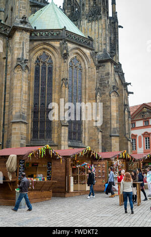 Mercato di pasqua nel castello di Praga, Praga, Repubblica Ceca, Europa Foto Stock