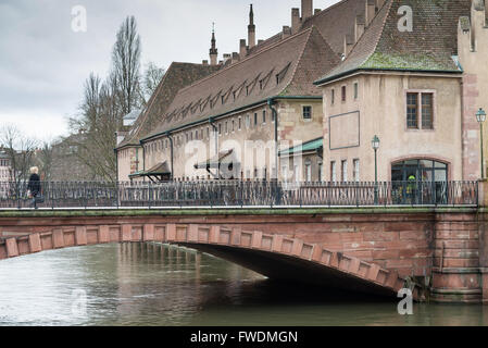 Corbeau bridge sul Ill Strasburgo, Alsazia,Francia,l'Europa Foto Stock