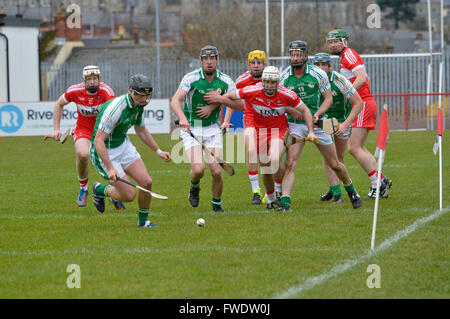 GAA National Hockey irlandese League, Derry (in rosso) v Londra, Celtic Park, Derry, Irlanda del Nord. Foto Stock