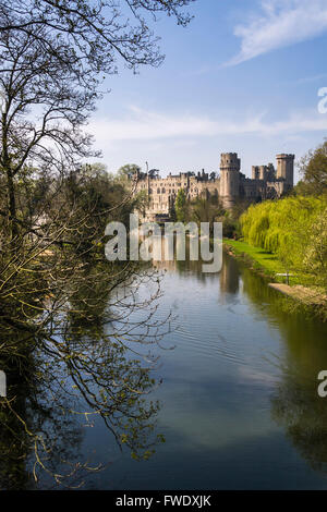 Il Castello di Warwick e il fiume Avon, Warwick, Warwickshire, Inghilterra Foto Stock