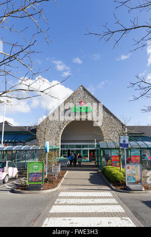 ASDA superstore Kendal fuori 24 ora firmare Foto Stock