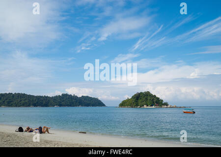 Vista di Teluk Nipah beach in Pangkor island, Malaysia. Foto Stock
