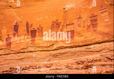 Barriera stile Canyon pittogrammi in grande galleria, Horseshoe Canyon, il Parco Nazionale di Canyonlands, Utah, Stati Uniti d'America Foto Stock