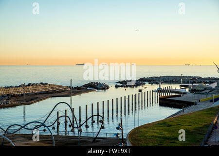 Mar Mediterraneo dalla costa di Barcellona, in Catalogna, Spagna Foto Stock