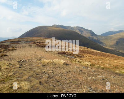 La vista della vela e balze di anguille da Scar dirupi, North Western Fells, Parco Nazionale del Distretto dei Laghi, Cumbria, Inghilterra Foto Stock