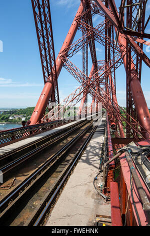 Ponte di Forth Rail interno e dall'alto Foto Stock