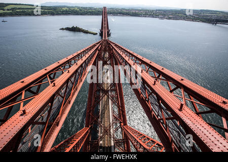 Ponte di Forth Rail interno e dall'alto Foto Stock