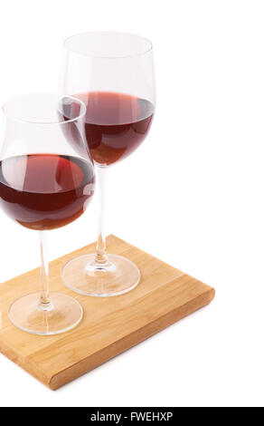 Due bicchieri di vino rosso isolato Foto Stock