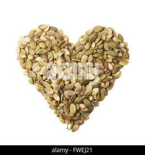 Forma di cuore fatta di semi di zucca Foto Stock
