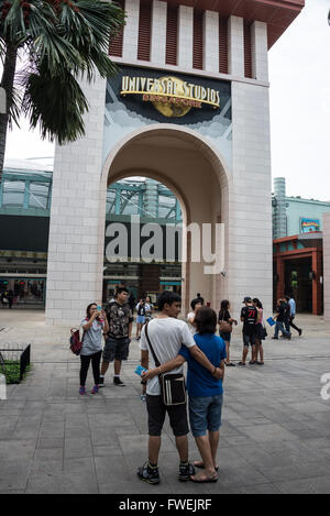 Visitatori presso l'Universal Studios sull'Isola di Sentosa in Singapore. Foto Stock