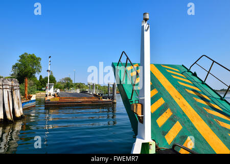 Jetty, terre di traghetto a Pellestrina, Lido di Venezia, Venezia, Veneto, Italia Foto Stock