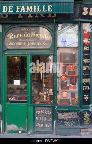 Il vecchio negozio finestra, Rue du Faubourg, Montmartre, Parigi, Francia, Europa Foto Stock