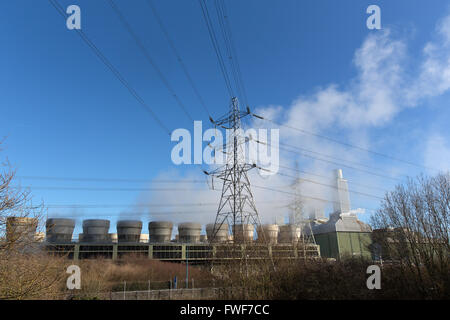 Connah's Quay, il Galles. Vista pittoresca del 1420 MW a gas a Connah banchina della stazione di alimentazione. Foto Stock