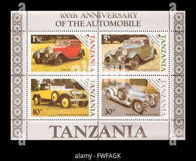 Francobollo dalla Tanzania raffiguranti quattro Rolls Royce automobili: 20/25, 1936, Phantom II, 1933, Silver Ghost, 1907 e ho Phantom Foto Stock