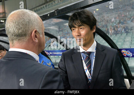 Sydney Football Stadium, Sydney, Australia. 05 apr, 2016. AFC Champions League. Pohang coach Choi Jin-cheul prima del gioco. Sydney v Pohang Steelers. Credito: Azione Sport Plus/Alamy Live News Foto Stock