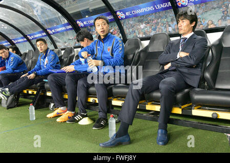 Sydney Football Stadium, Sydney, Australia. 05 apr, 2016. AFC Champions League. Pohang coach Choi Jin-cheul prima del gioco. Sydney v Pohang Steelers. Credito: Azione Sport Plus/Alamy Live News Foto Stock