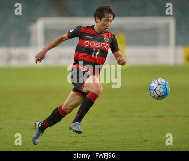 Sydney Football Stadium, Sydney, Australia. 05 apr, 2016. AFC Champions League. Centrocampista Pohang Kang Sang-woo. Sydney v Pohang Steelers. Credito: Azione Sport Plus/Alamy Live News Foto Stock