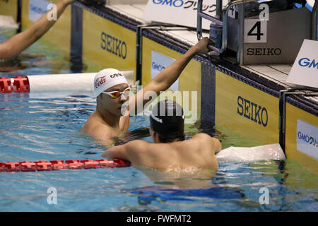 (L a R) Kosuke Kitajima , Yasuhiro Koseki ,Aprile 5, 2016 - Nuoto : Giappone campionato di nuoto (Giappone nuotare 2016) Uomini 100m Rana finale a Tatsumi International centro nuoto a Tokyo in Giappone. (Foto di AFLO SPORT) Foto Stock