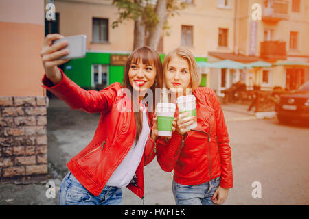 Le ragazze con telefono Foto Stock