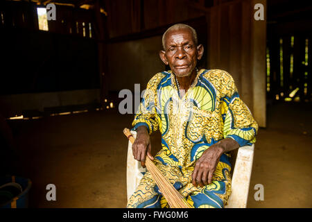 Uomo anziano, Gabon, Africa centrale Foto Stock