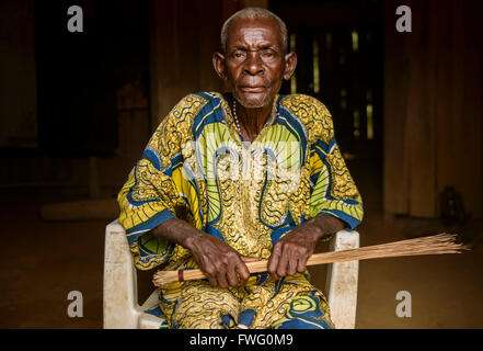 Uomo anziano, Gabon, Africa centrale Foto Stock