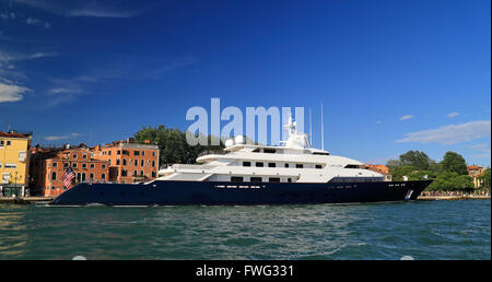 Super lusso mega yacht illimitate, IMO 8975940, di proprietà di Les Wexner Foto Stock