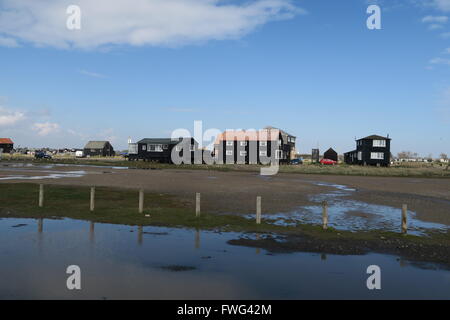 Edifici sulla riva del fiume in Walberswick Foto Stock