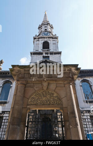La risurrezione porta fuori il St Giles-in-the-Fields Church a Londra, Regno Unito. Foto Stock