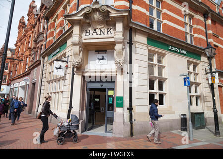 La parte esterna del Lloyds Bank branch, Broad Street, Reading Berkshire REGNO UNITO Foto Stock