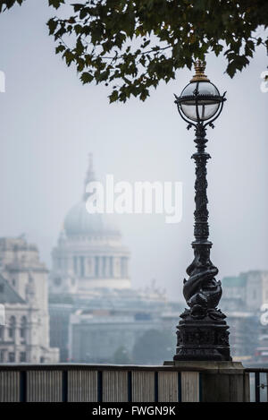 Cattedrale di San Paolo, visto da South Bank di Londra, Inghilterra, Regno Unito, Europa Foto Stock