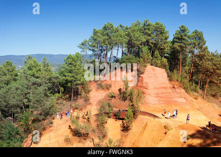 Les Sentiers des Ocres, rocce color ocra, Sentiero Natura, Roussillon Vaucluse, Provence-Alpes-Côte d'Azur, in Francia, in Europa Foto Stock