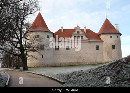 Il castello di Bauska rappresenta un esempio di architettura militare nel periodo dal XV al XVII secolo. Foto Stock