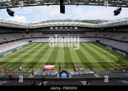 Nizza Costa Azzurra ALLIANZ STADIUM POLONIA V IRLANDA DEL NORD POLONIA V IRLANDA DEL NORD, EURO 2016 gruppo C STADE DE NICE, NICE, Francia 12 giugno 2016 GAY96500 POLONIA V IRLANDA DEL NORD, EURO 2016 gruppo C 12/06/2016 ATTENZIONE! Questa fotografia può essere utilizzata solo per il giornale e/o rivista scopi editoriali. Non possono essere utilizzate per pubblicazioni riguardanti 1 player, 1 Club o 1 concorrenza senza autorizzazione scritta da parte di Football DataCo Ltd. Per qualsiasi domanda, contattare Football DataCo Ltd il +44 (0) 207 864 9121 Foto Stock