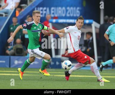 STEVEN DAVIS & GRZEGORZ KRYCHOWIAK POLONIA V IRLANDA DEL NORD POLONIA V IRLANDA DEL NORD, EURO 2016 gruppo C STADE DE NICE, NICE, Francia 12 giugno 2016 GAY96518 POLONIA V IRLANDA DEL NORD, EURO 2016 gruppo C 12/06/2016 ATTENZIONE! Questa fotografia può essere utilizzata solo per il giornale e/o rivista scopi editoriali. Non possono essere utilizzate per pubblicazioni riguardanti 1 player, 1 Club o 1 concorrenza senza autorizzazione scritta da parte di Football DataCo Ltd. Per qualsiasi domanda, contattare Football DataCo Ltd il +44 (0) 207 864 9121 Foto Stock