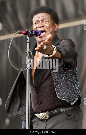 Manchester, Tennessee, Stati Uniti d'America. 12 Giugno, 2016. Il cantante CHARLES BRADLEY suona dal vivo al grande parco dello stadio durante Bonnaroo Music e Arts Festival di Manchester, Tennessee Credito: Daniel DeSlover/ZUMA filo/Alamy Live News Foto Stock