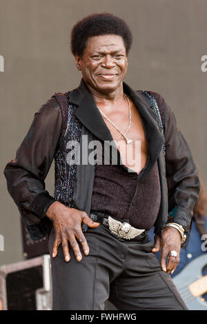 Manchester, Tennessee, Stati Uniti d'America. 12 Giugno, 2016. Il cantante CHARLES BRADLEY suona dal vivo al grande parco dello stadio durante Bonnaroo Music e Arts Festival di Manchester, Tennessee Credito: Daniel DeSlover/ZUMA filo/Alamy Live News Foto Stock