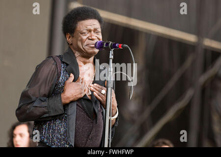 Manchester, Tennessee, Stati Uniti d'America. 12 Giugno, 2016. Il cantante CHARLES BRADLEY suona dal vivo al grande parco dello stadio durante Bonnaroo Music e Arts Festival di Manchester, Tennessee Credito: Daniel DeSlover/ZUMA filo/Alamy Live News Foto Stock