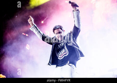 Milano, Italia. 12 Giugno, 2016. I Duran Duran si esibisce dal vivo a Assago Estate Arena di Milano, Italia, il 12 giugno 2016 Credit: Mairo Cinquetti/Alamy Live News Foto Stock