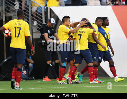 New Jersey, USA. 12 Giugno, 2016. I giocatori di Ecuador celebrare dopo rigature durante la Copa America Centenario torneo di calcio partita contro Haiti in East Rutherford, New Jersey, Stati Uniti, il 12 giugno 2016. Ecuador ha vinto 4-0. Credito: Qin Lang/Xinhua/Alamy Live News Foto Stock