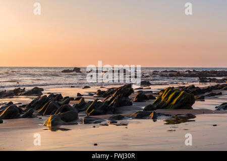 Tramonto sull'oceano Pacifico in Ecuador, Sud America Foto Stock