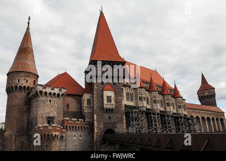 Bellissima vista sul castello di Corvin, Castello Hunyad, Rumeno i punti di riferimento Foto Stock