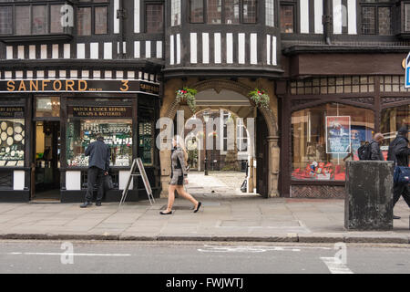 Pinzatura Inn High Holborn, nella City di Londra, Inghilterra, Regno Unito Foto Stock